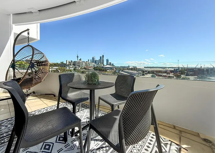 Le Mirage- Stylish, Central Apartment With Pools, Sauna, More